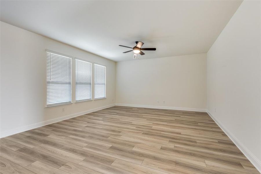 Spacious, unfurnished interior of a new home in Sierra Vista at Kelly Ranch, Aledo (Image 17).