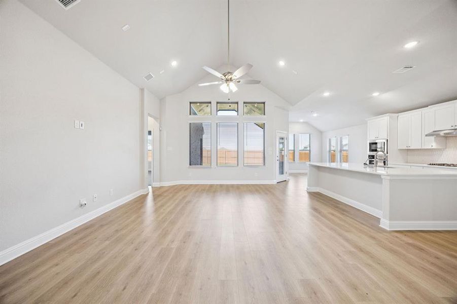 4-3713Blooming_010 4-3713Blooming_010