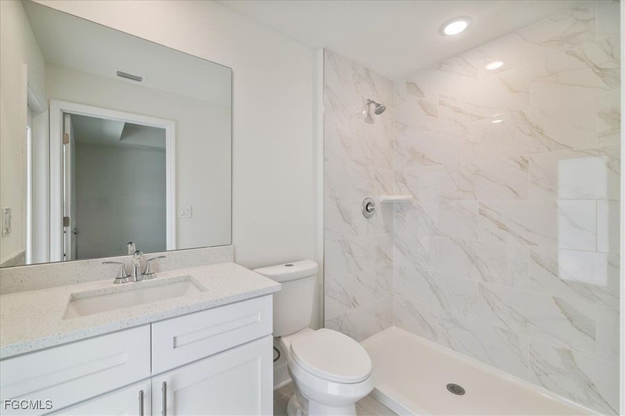 Furnished interior view inside a new home in Cape Coral, Cape Coral (Image 16).