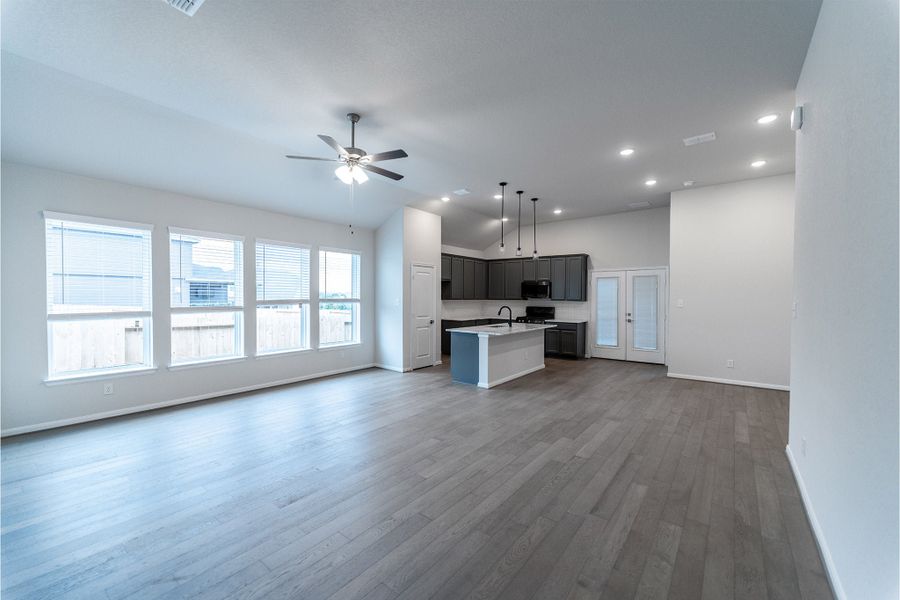Spacious, unfurnished interior of a new home in Homestead, Schertz (Image 13).