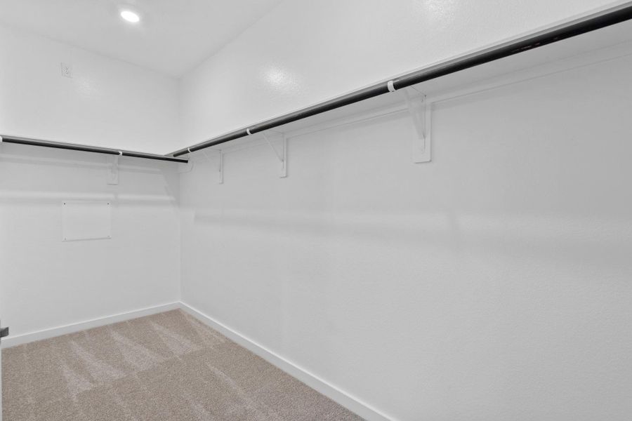 Spacious, unfurnished interior of a new home in Laurel Landing 40', Alvin (Image 17).