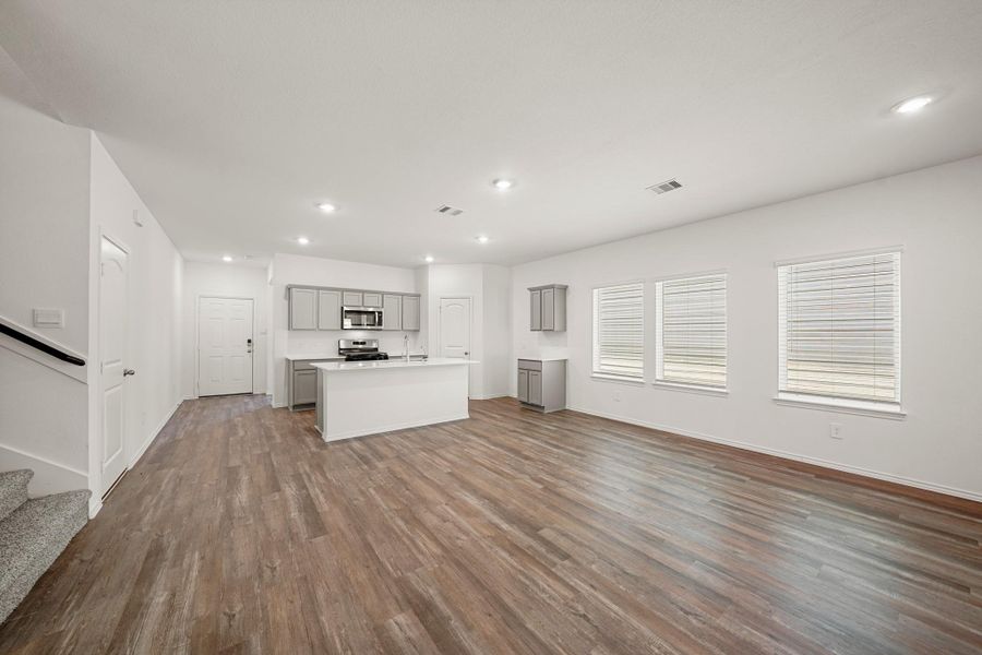 Image 11 of a home in Grand Pines. Image 11 of a home in Grand Pines.