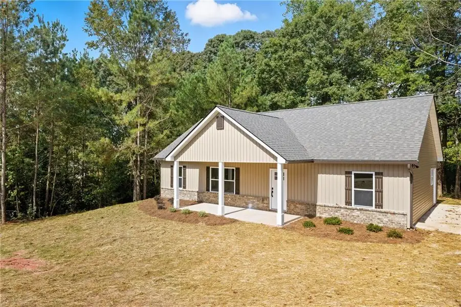 Exterior details and patio area of a home in , Toccoa (Image 2).