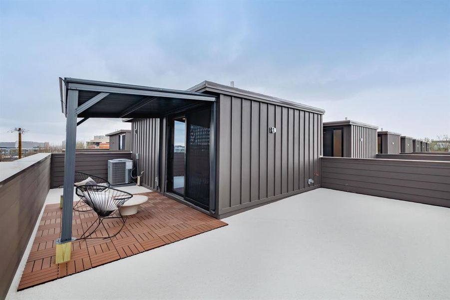 Exterior details and patio area of a home in , Dallas (Image 23).