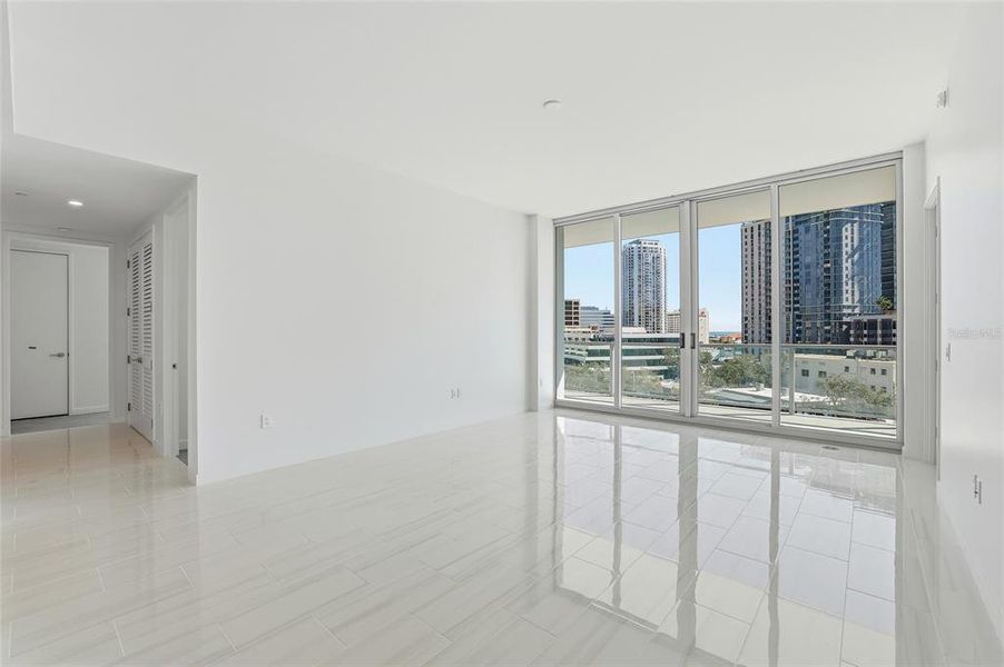 Spacious, unfurnished interior of a new home in , St. Petersburg (Image 23).