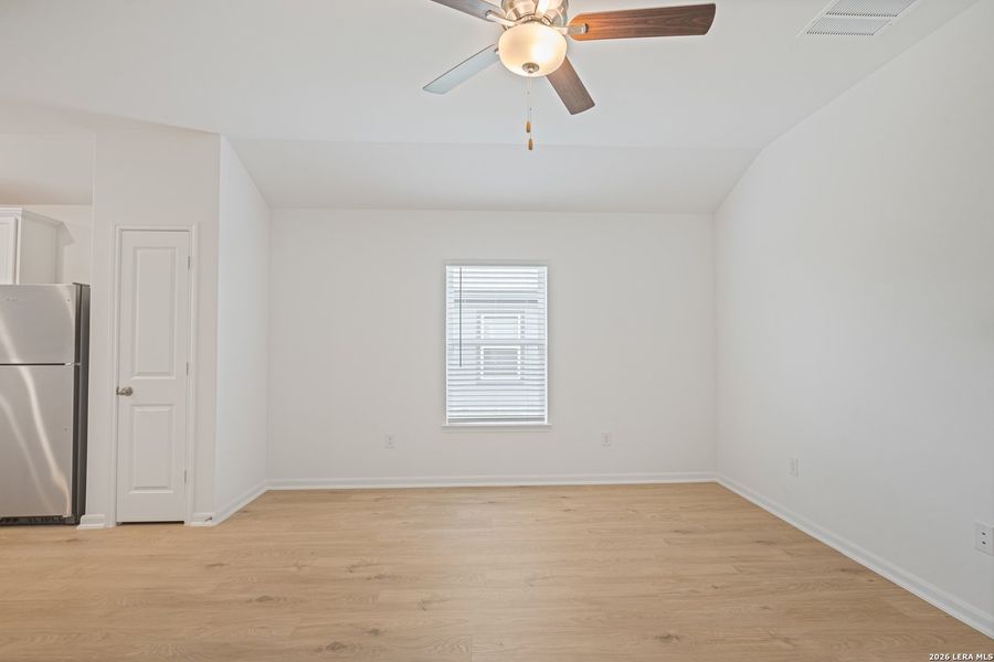 Spacious, unfurnished interior of a new home in Luckey Ranch, San Antonio (Image 22).
