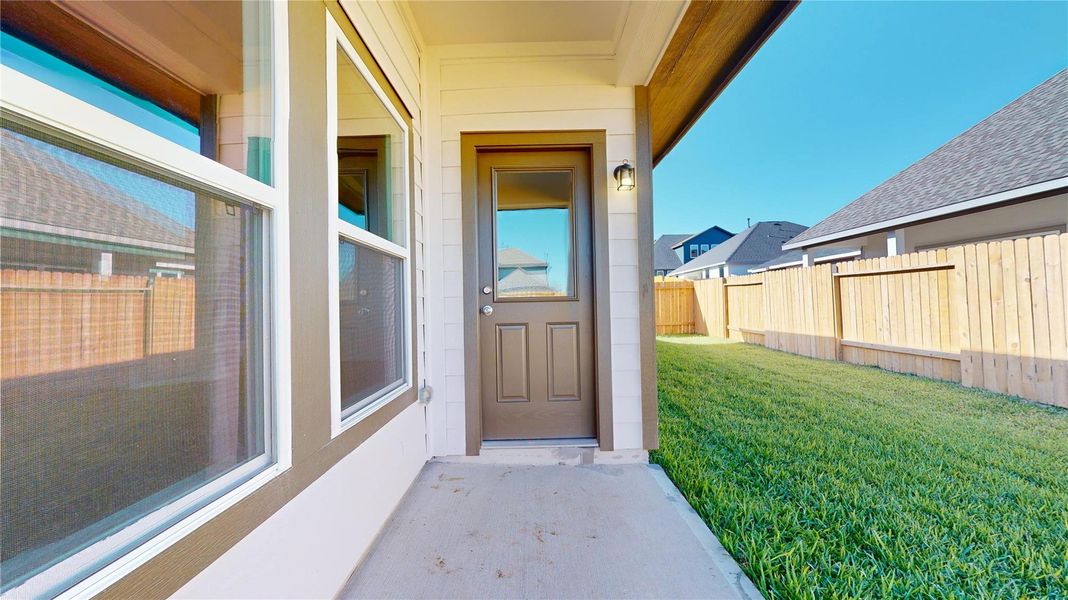 Exterior details and patio area of a home in Lexington Heights 50', Willis (Image 23).