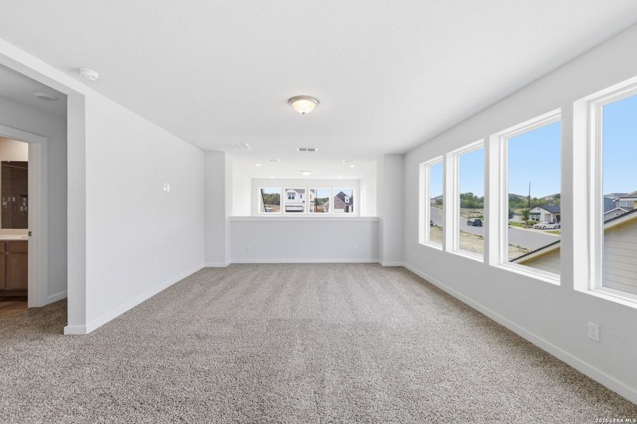 Spacious, unfurnished interior of a new home in The Meadows at Hunters Ranch, San Antonio (Image 10).