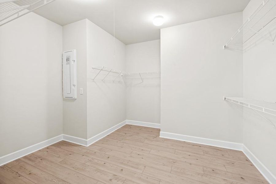 Spacious, unfurnished interior of a new home in Del Webb Chateau Elan, Hoschton (Image 8).