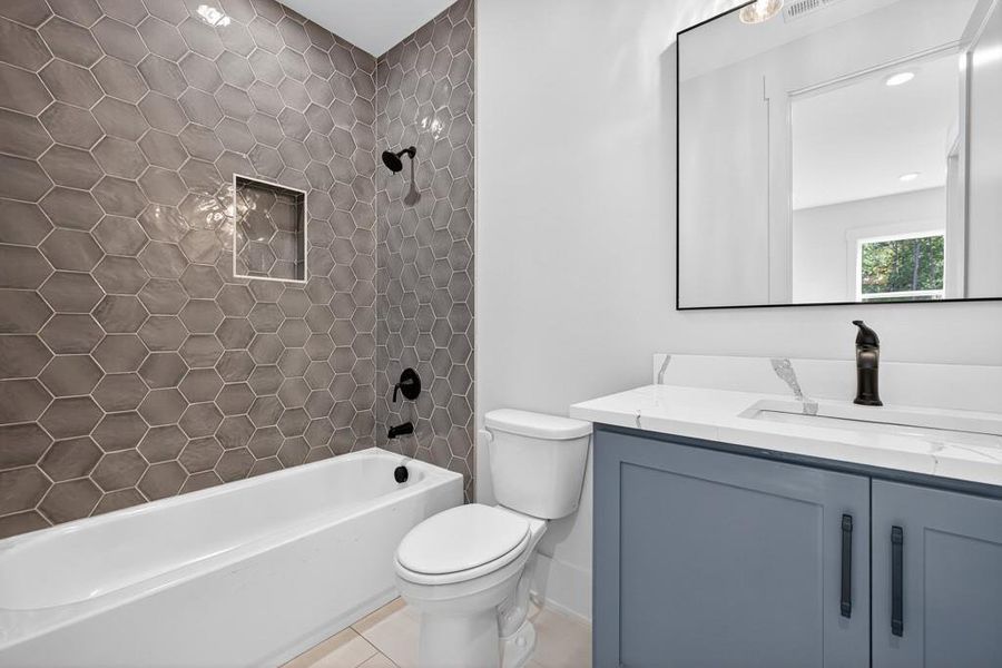 Furnished interior view inside a new home in , Jefferson (Image 14).