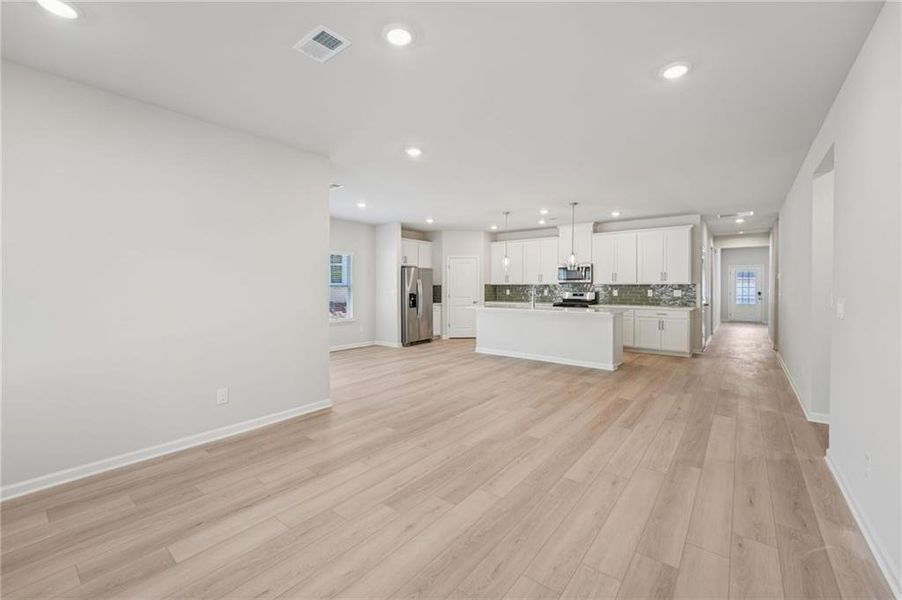 Spacious, unfurnished interior of a new home in Westmont Preserve, Powder Springs (Image 29).