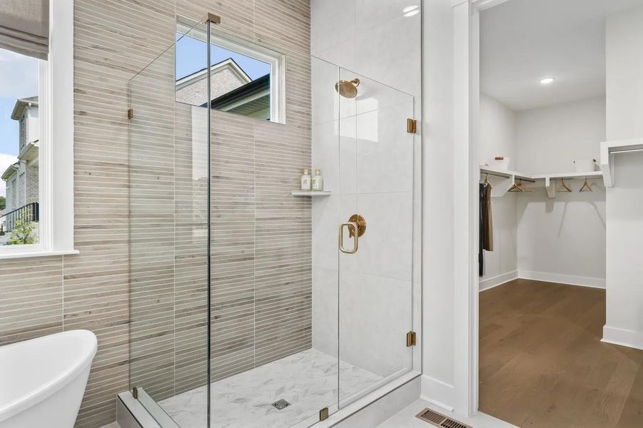 Monroe Primary Bathroom