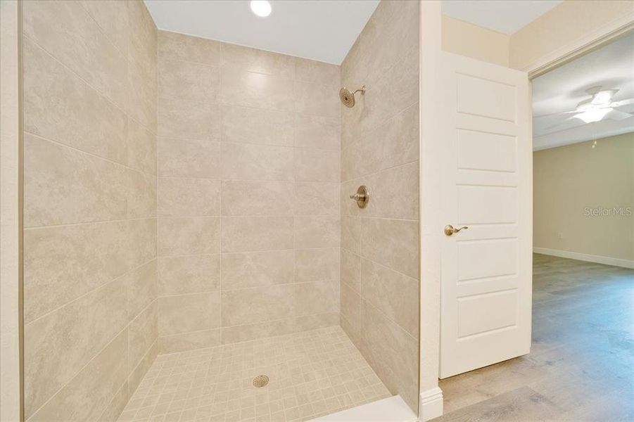 Spacious, unfurnished interior of a new home in , Ocala (Image 19).