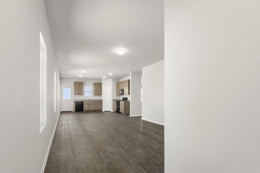 Spacious, unfurnished interior of a new home in Harvest Ridge, Elgin (Image 20).