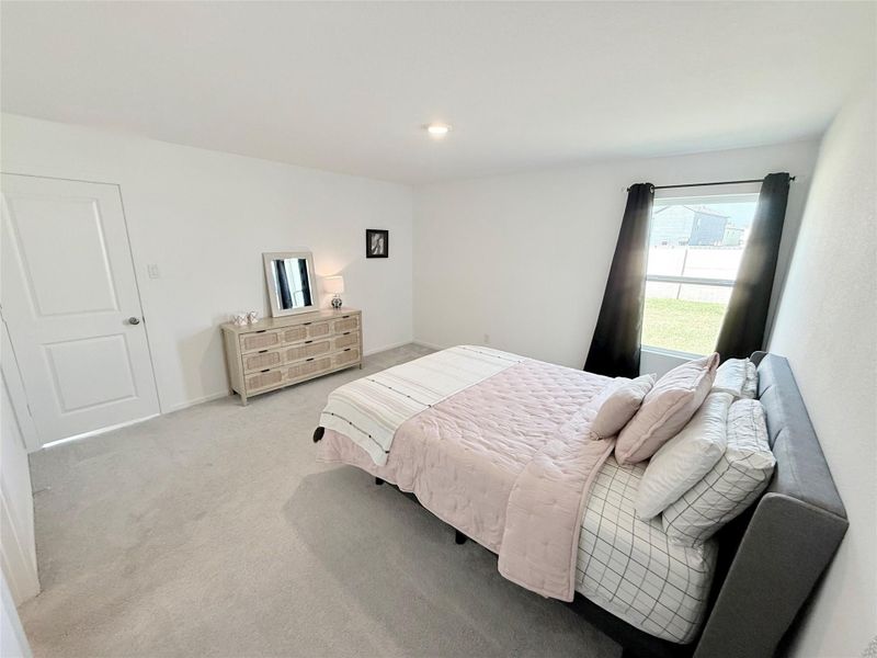 Master bedroom. Master bedroom.