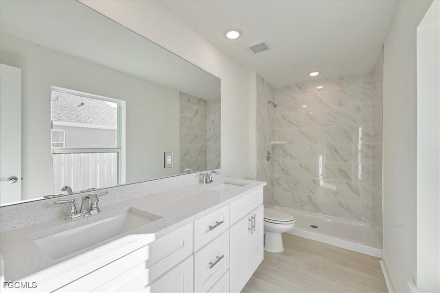 Furnished interior view inside a new home in Cape Coral, Cape Coral (Image 12).