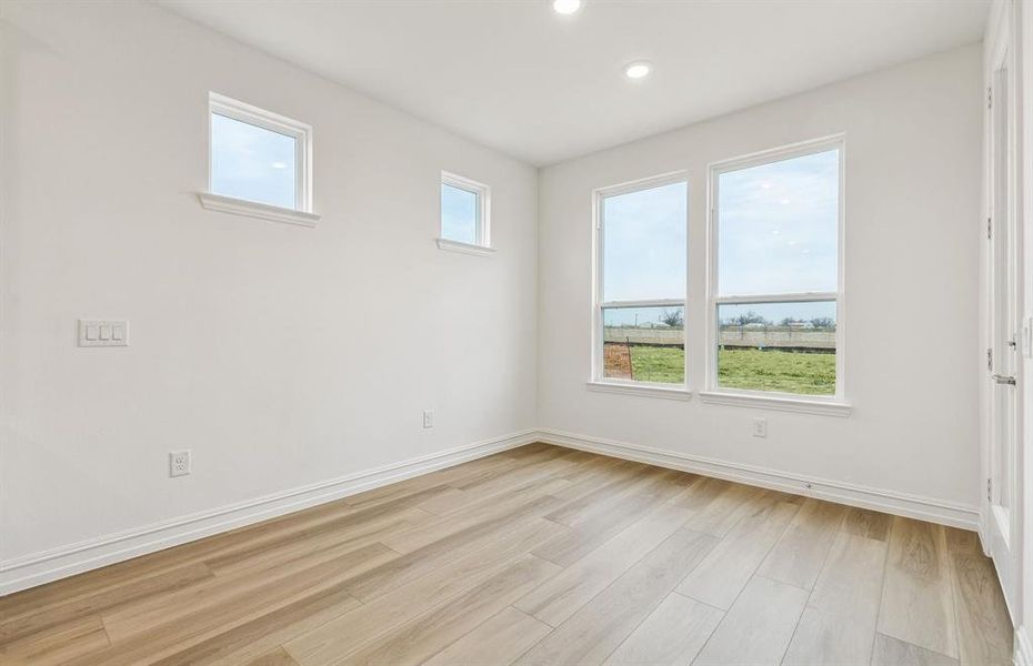 Cafe space off of kitchen