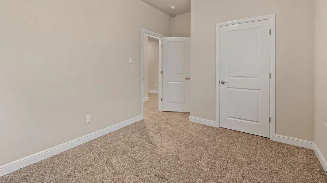 Spacious, unfurnished interior of a new home in Bluestem, Rhome (Image 22).