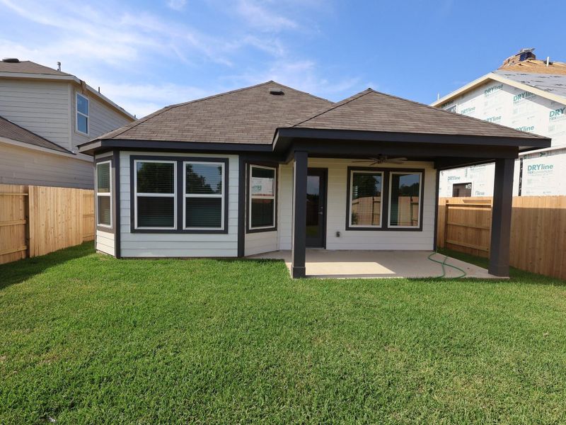 Exterior details and patio area of a home in Summerview, Fulshear (Image 11).