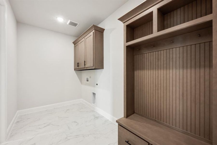 Spacious, unfurnished interior of a new home in Mockingbird Heights, Midlothian (Image 30).
