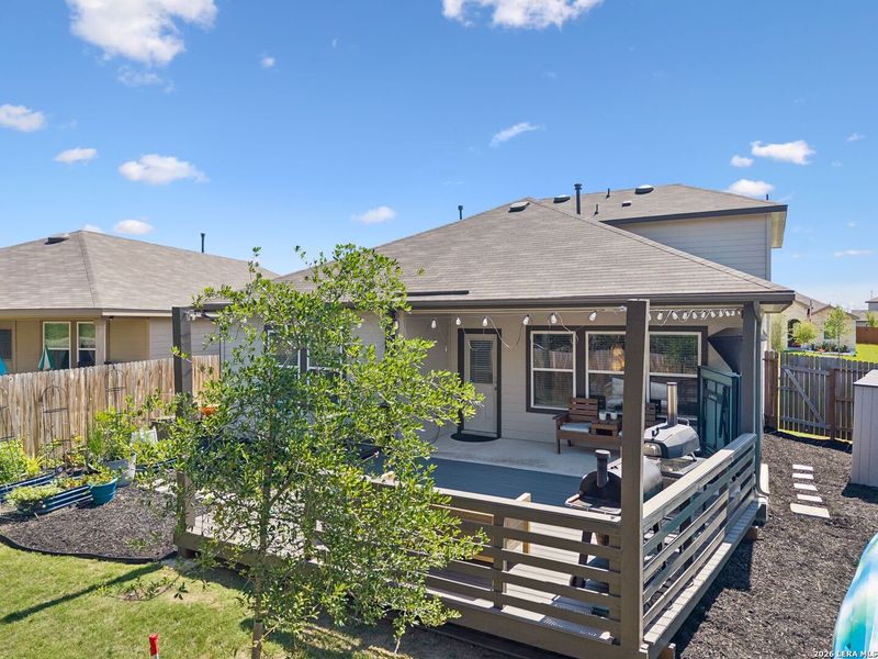 Exterior details and patio area of a home in Brookstone Creek, San Antonio (Image 26).