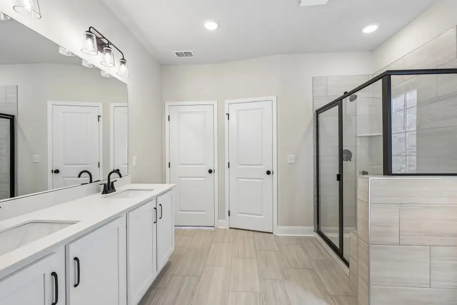 Primary Bathroom | For representation purposes only. Options and layout may vary by community and home plan. Primary Bathroom | For representation purposes only. Options and layout may vary by community and home plan.