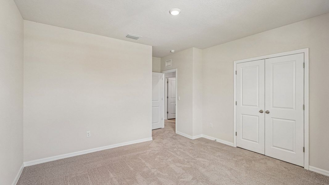 Representative unfurnished interior of a home built from the Hemingway by D.R. Horton in Silverstone North, Palmetto (Image 29).