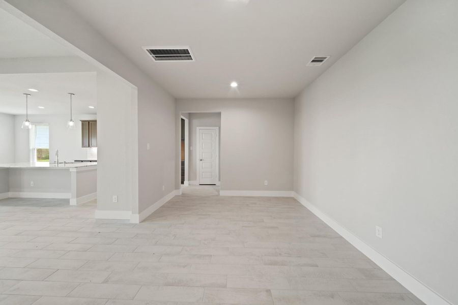 Spacious, unfurnished interior of a new home in Beacon Hill, Waller (Image 22). Spacious, unfurnished interior of a new home in Beacon Hill, Waller (Image 22).
