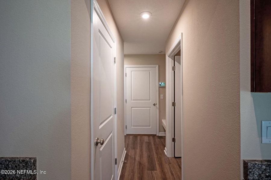 Spacious, unfurnished interior of a new home in Edinburgh Village, Jacksonville (Image 26).
