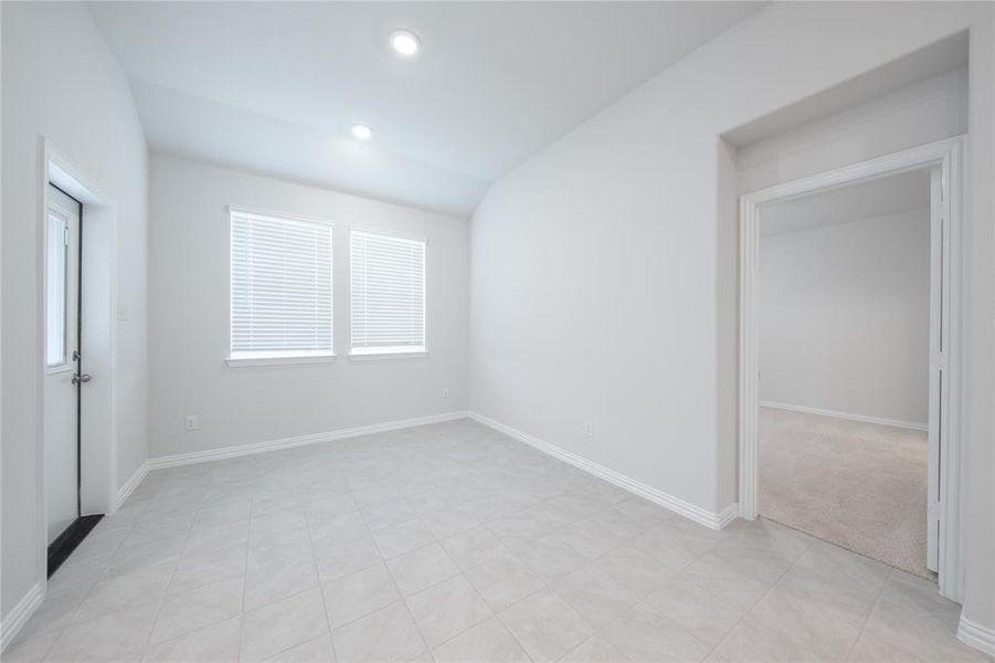 Spacious, unfurnished interior of a new home in Lake Pointe: Lake Pointe at Paloma Creek, Little Elm (Image 24).
