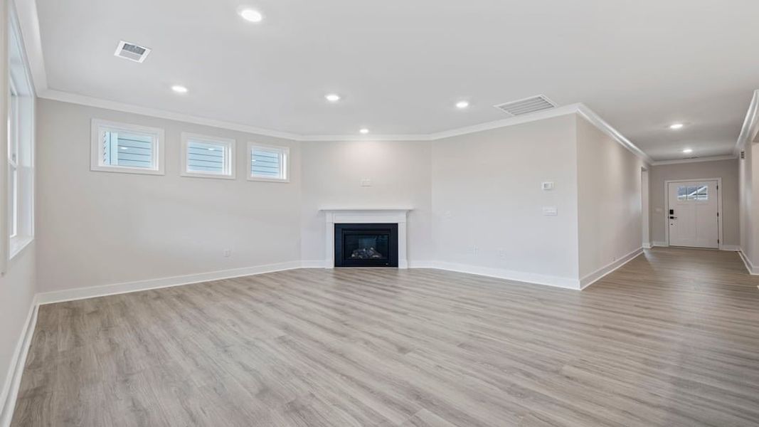 Spacious, unfurnished interior of a new home in Cottonwood Ridge, Piedmont (Image 25).