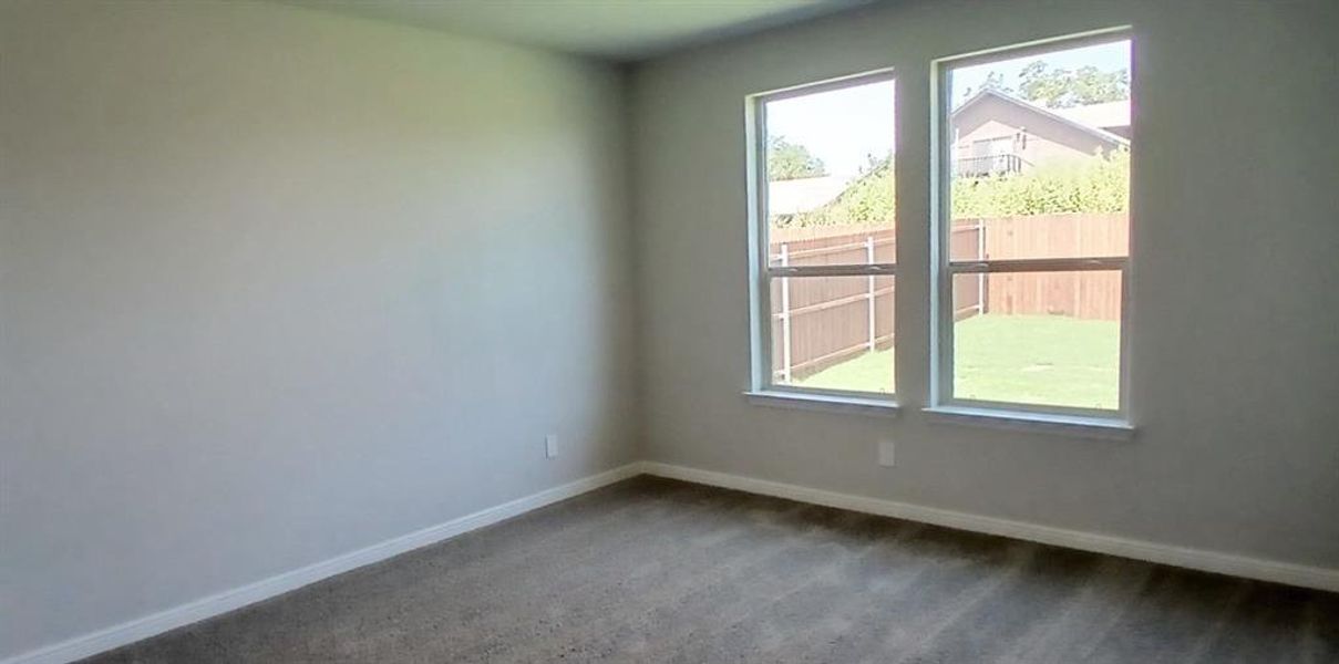 Spacious, unfurnished interior of a new home in The Canyons, Keene (Image 14).