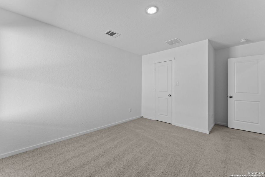 Spacious, unfurnished interior of a new home in , New Braunfels (Image 11).