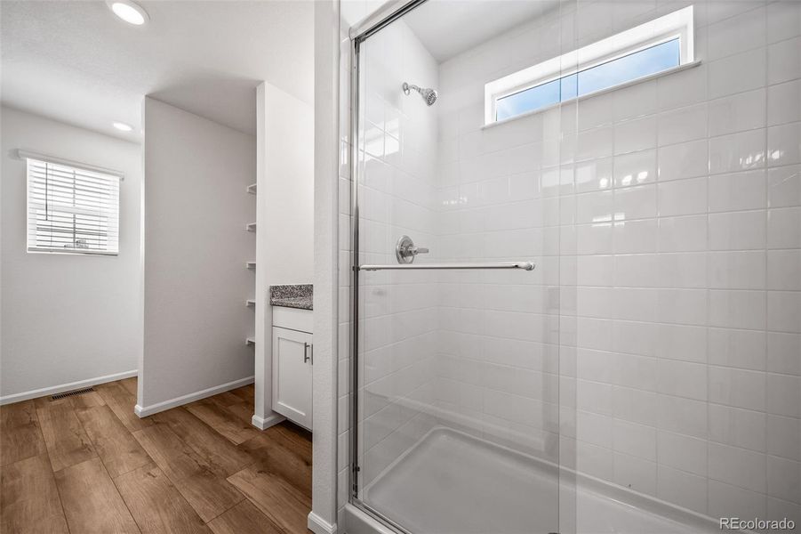 Spacious, unfurnished interior of a new home in , Aurora (Image 27).