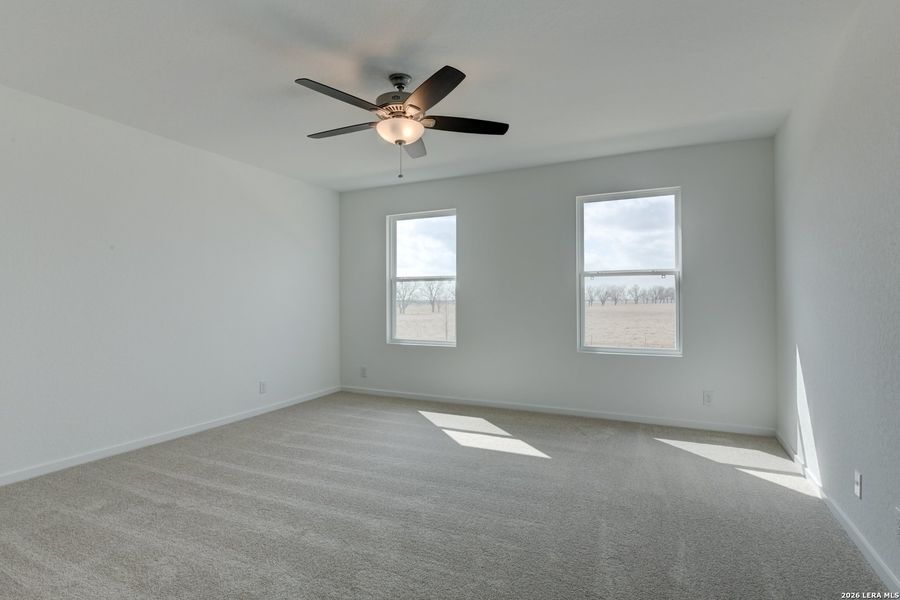 Spacious, unfurnished interior of a new home in Hennersby Hollow, San Antonio (Image 13).