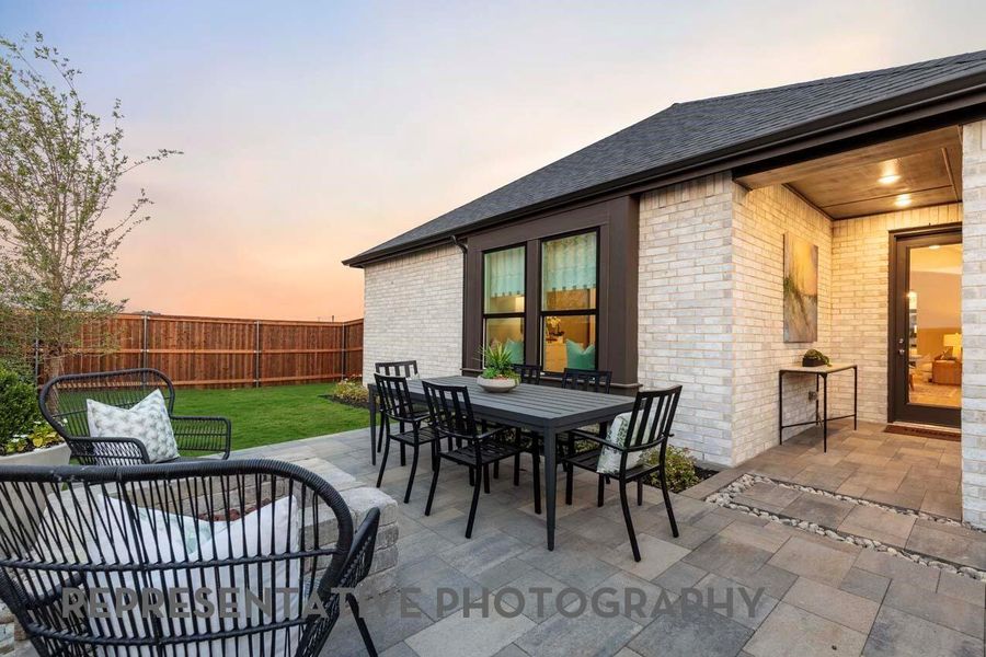 Exterior details and patio area of a home in Kresston, Montgomery (Image 4).