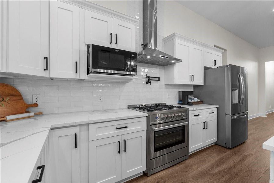 Furnished interior view inside a new home in , Santa Fe (Image 14).