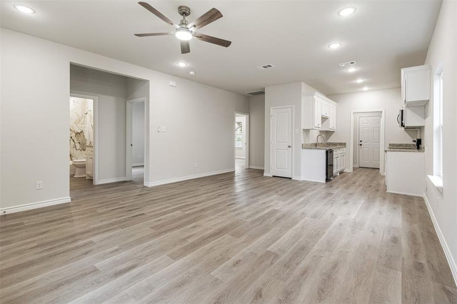 Spacious, unfurnished interior of a new home in , Mabank (Image 18).