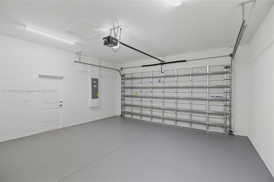 Spacious, unfurnished interior of a new home in , Cape Coral (Image 30). Spacious, unfurnished interior of a new home in , Cape Coral (Image 30).