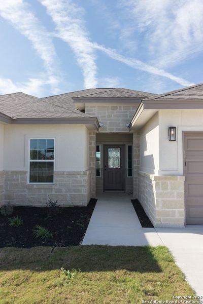 Exterior details and patio area of a home in , La Vernia (Image 19).