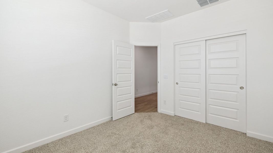 Spacious, unfurnished interior of a new home in Apache Farms, Buckeye (Image 29).