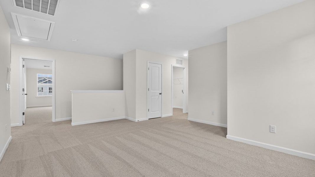 Spacious, unfurnished interior of a new home in Gretchen Pines, West End (Image 23).