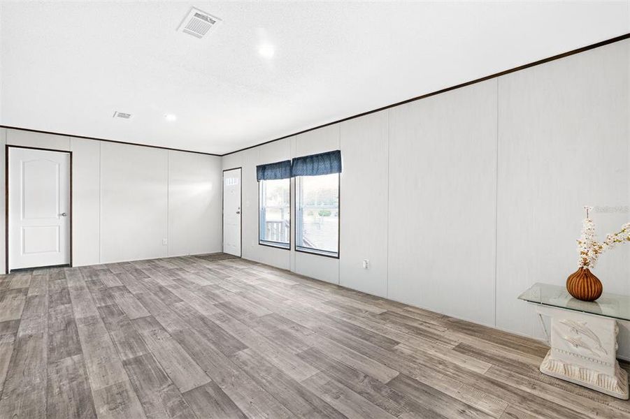 Spacious, unfurnished interior of a new home in , Bronson (Image 18).