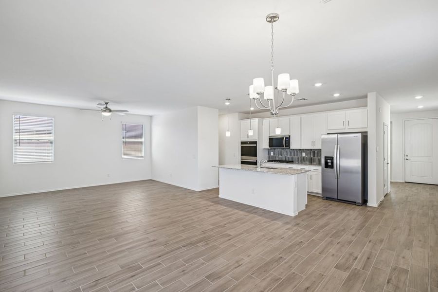 Spacious, unfurnished interior of a new home in Mandarina Reserve, Marana (Image 15).