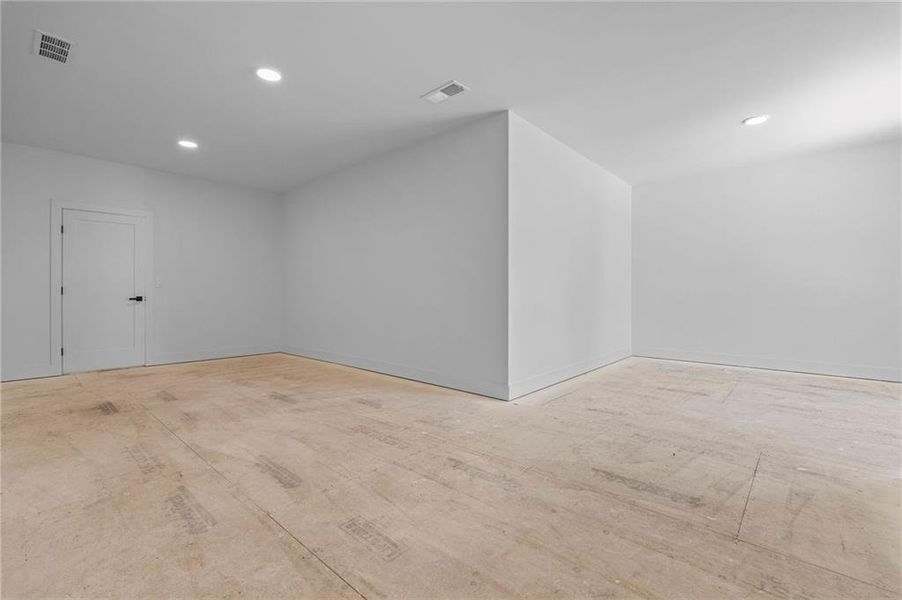 Spacious, unfurnished interior of a new home in , Marietta (Image 70).