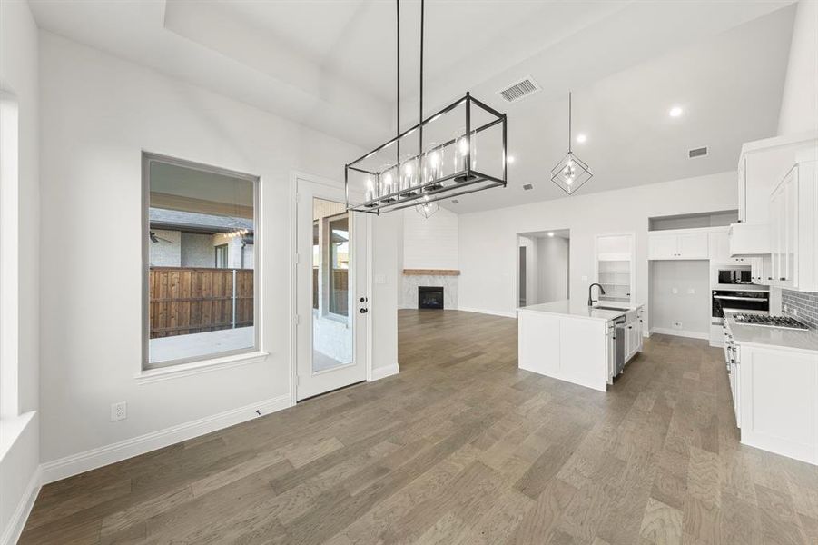 24. 320 Bee Balm - 4TH Bath 24. 320 Bee Balm - 4TH Bath