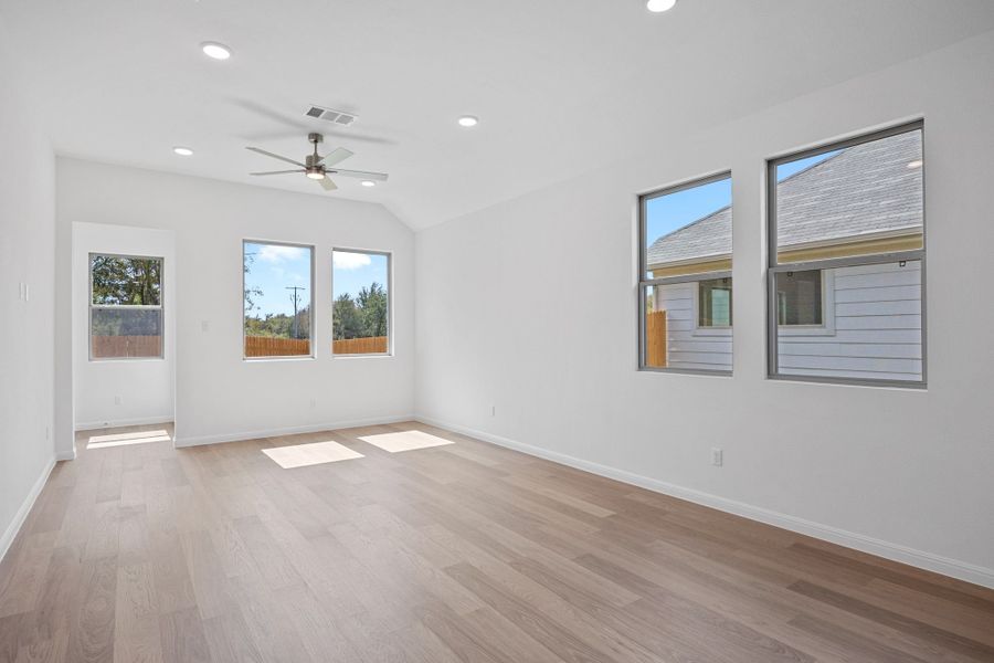 Spacious, unfurnished interior of a new home in Trinity Ranch, Elgin (Image 14).