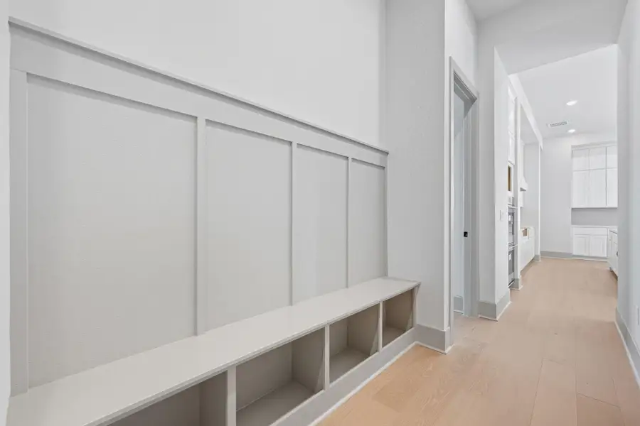 Spacious, unfurnished interior of a new home in , Lakeway (Image 20). Spacious, unfurnished interior of a new home in , Lakeway (Image 20).