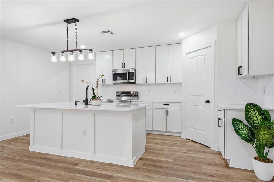 Furnished interior view inside a new home in , Waco (Image 7).