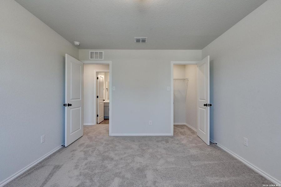 Spacious, unfurnished interior of a new home in Hennersby Hollow, San Antonio (Image 18).